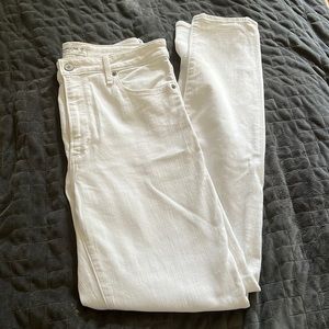 Abercrombie super skinny high rise jeans in white. 29/8 Long